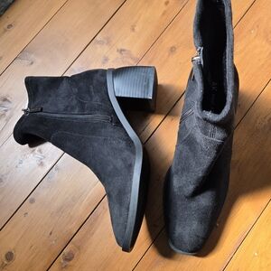 ANNE KLEIN Heeled Boots with Chunky Block Heel